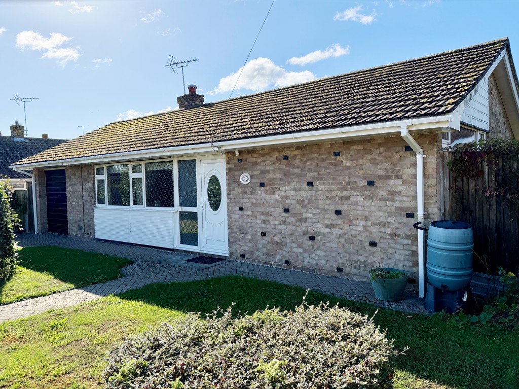 Lot: 116 - DETACHED BUNGALOW FOR REFURBISHMENT AND REPAIR - Detached bungalow